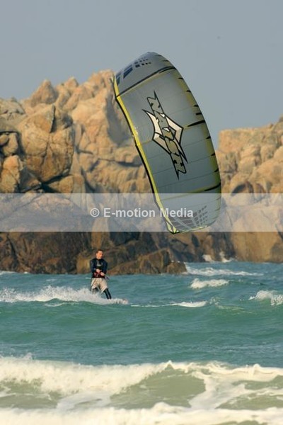 LA010407-10 - Kite Surfing