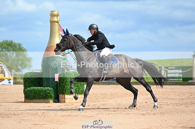 230721A-153051-07276 - Cls 10, 2 Star Big 1.45m Start to break