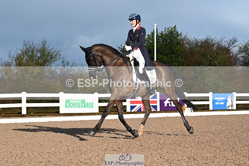 240218A-090717-05007 - 162-Holly.Kerslake-Totil.Platinum