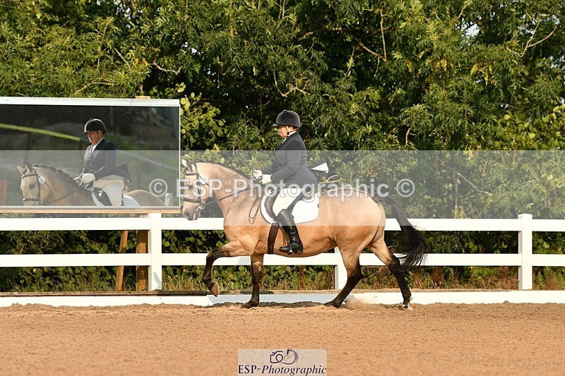 250817-092211-06881 - 082-Sarah.DavisWinston.Classic.Gold