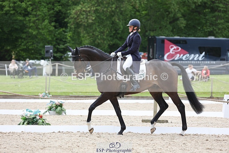 240524-160827-10059 - 370-STORM_IN_DECEMBER-Claire_Fielding