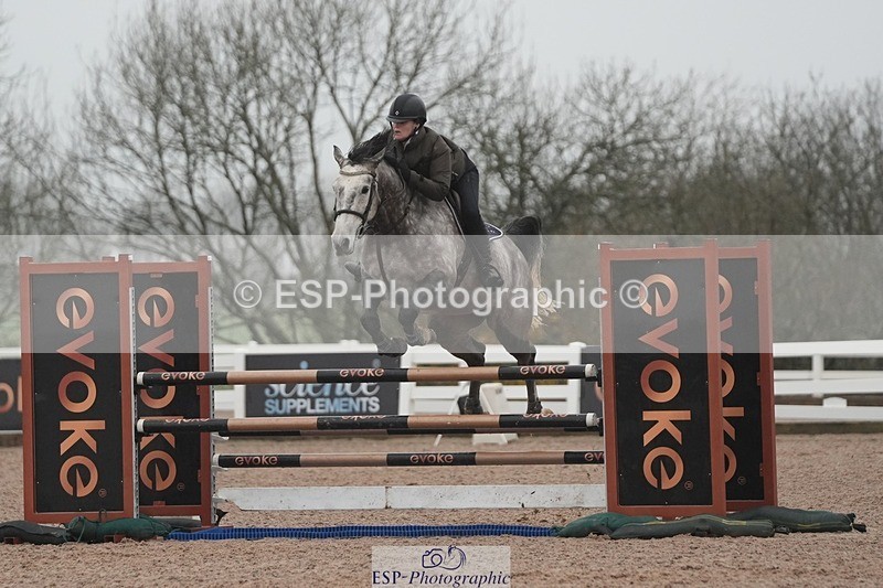 251207-120937-01981 - Cls 20 Snr Newcomers and 1.10m