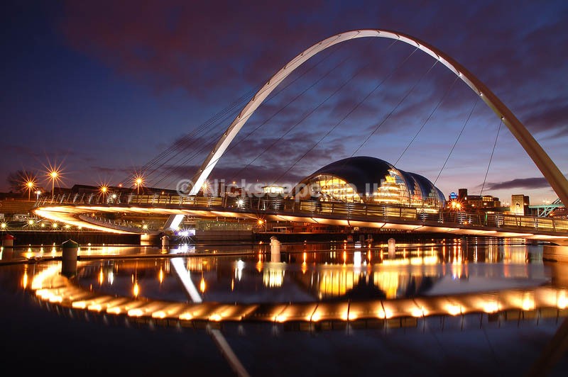 Gateshead Millenium Bridge | Architecutre Photograph of the Newcastle Quayside at Night