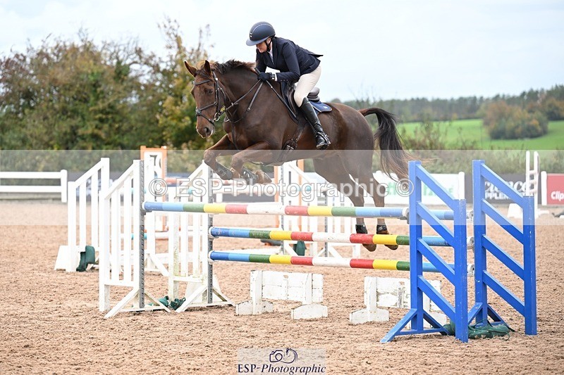 251022-143227-00674 - Cls 6 Snr Foxhunter 1.20m