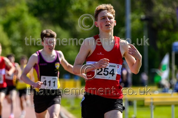 West25Sat-926813 - Track Male