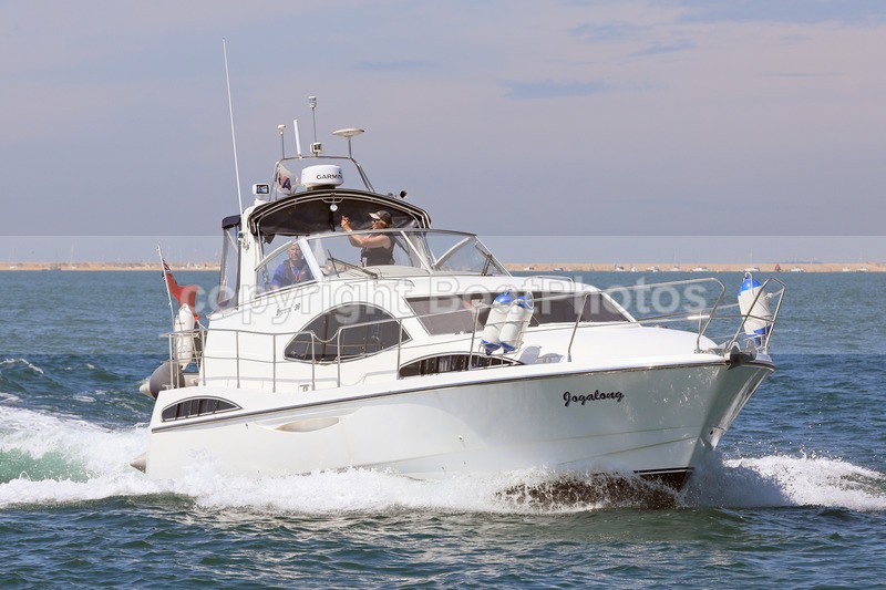 170709 JOGALONG - BROOM RTI_6907 - Flybridge Cruisers