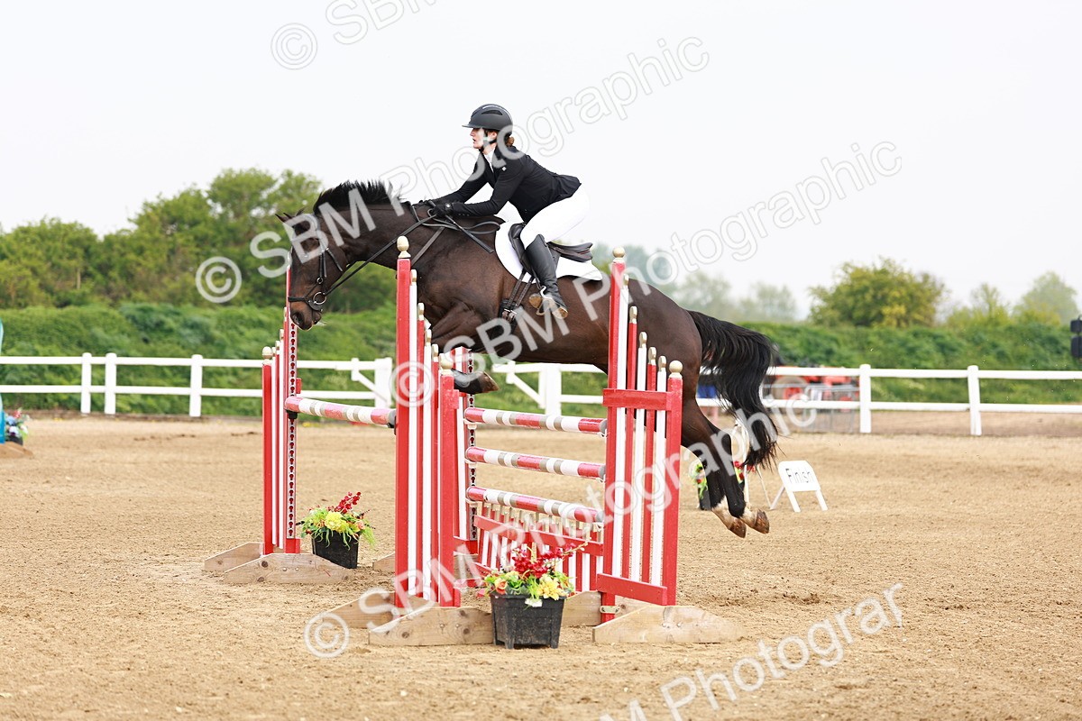  - Class 19 - Senior Foxhunter - 1.20m