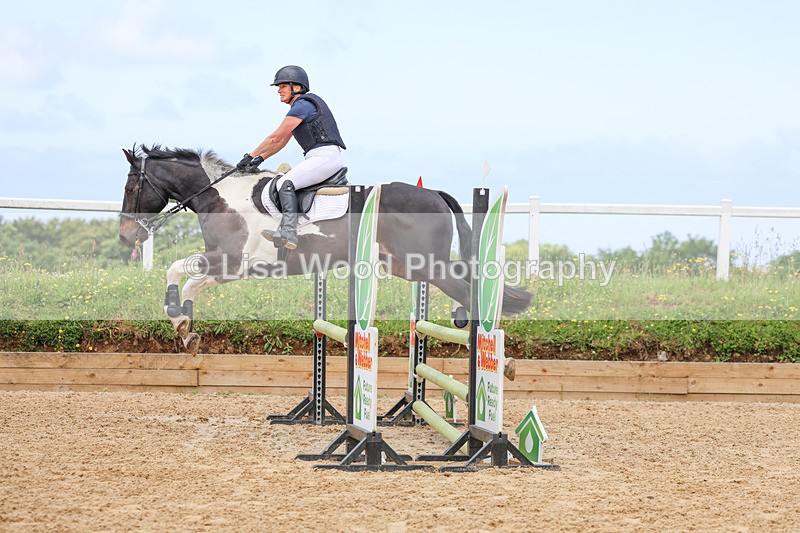 3E7A3071 - Class 4: Senior British Novice/90cm open