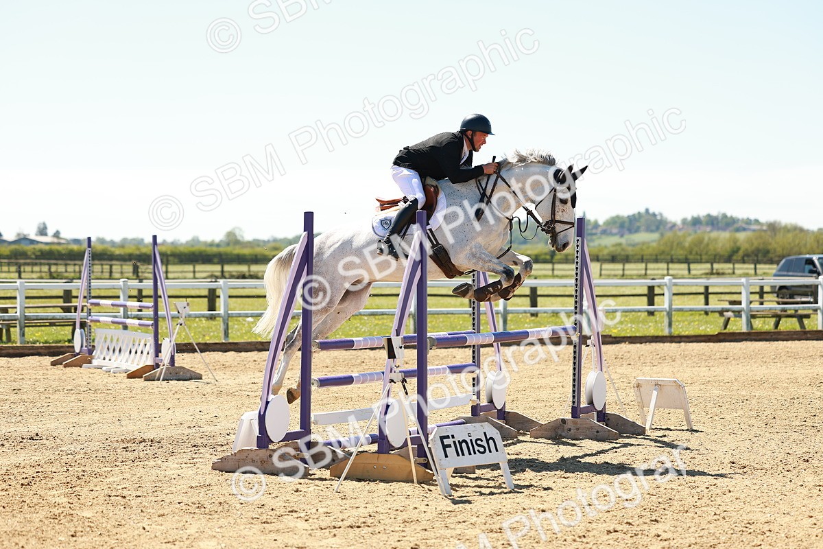 SBM_001221 - Class 4 - Senior Newcomers 1.10m