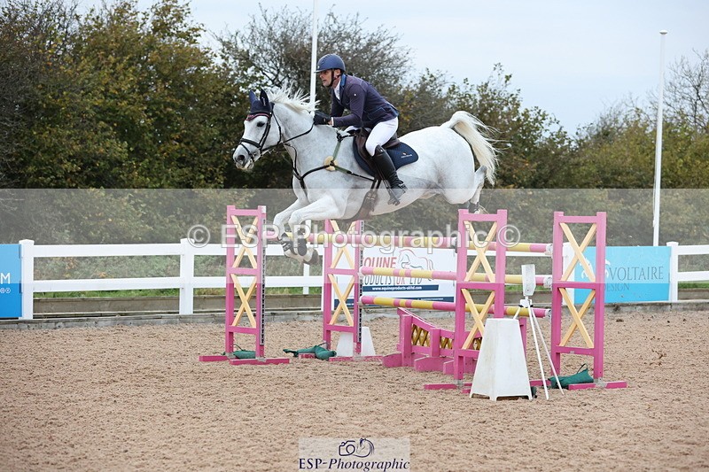 241101A-155946-03172 - FRI Cls 8 National 1.30m