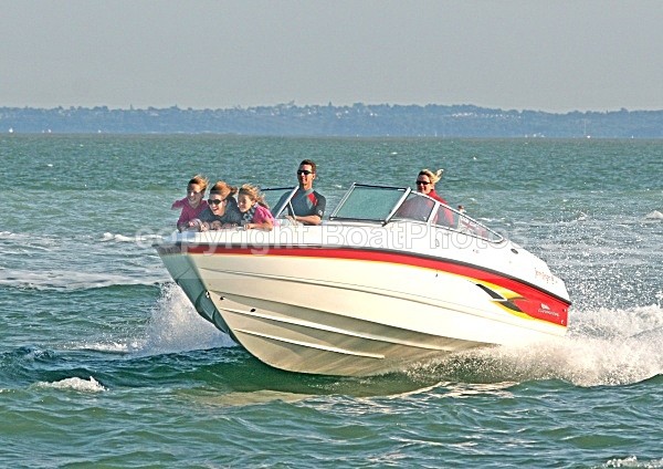 080921 JAMMY DODGER 2652 - Speedboats