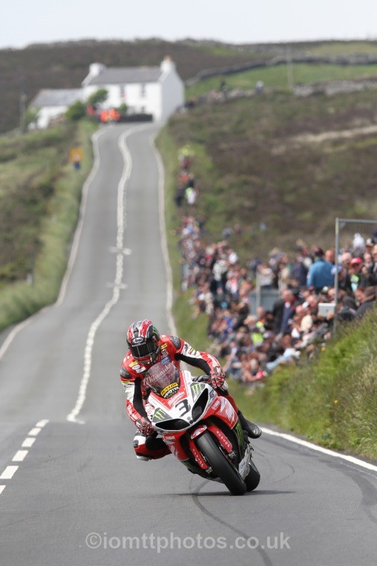 Ian Hutchinson Yamaha / Milwaukee Yamaha - Pokerstars Senior TT