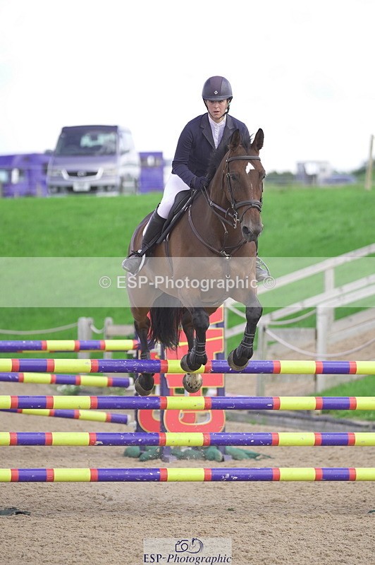 230806A-111842-01555 - Cls 13 Snr Newcomers & 1.10m Open