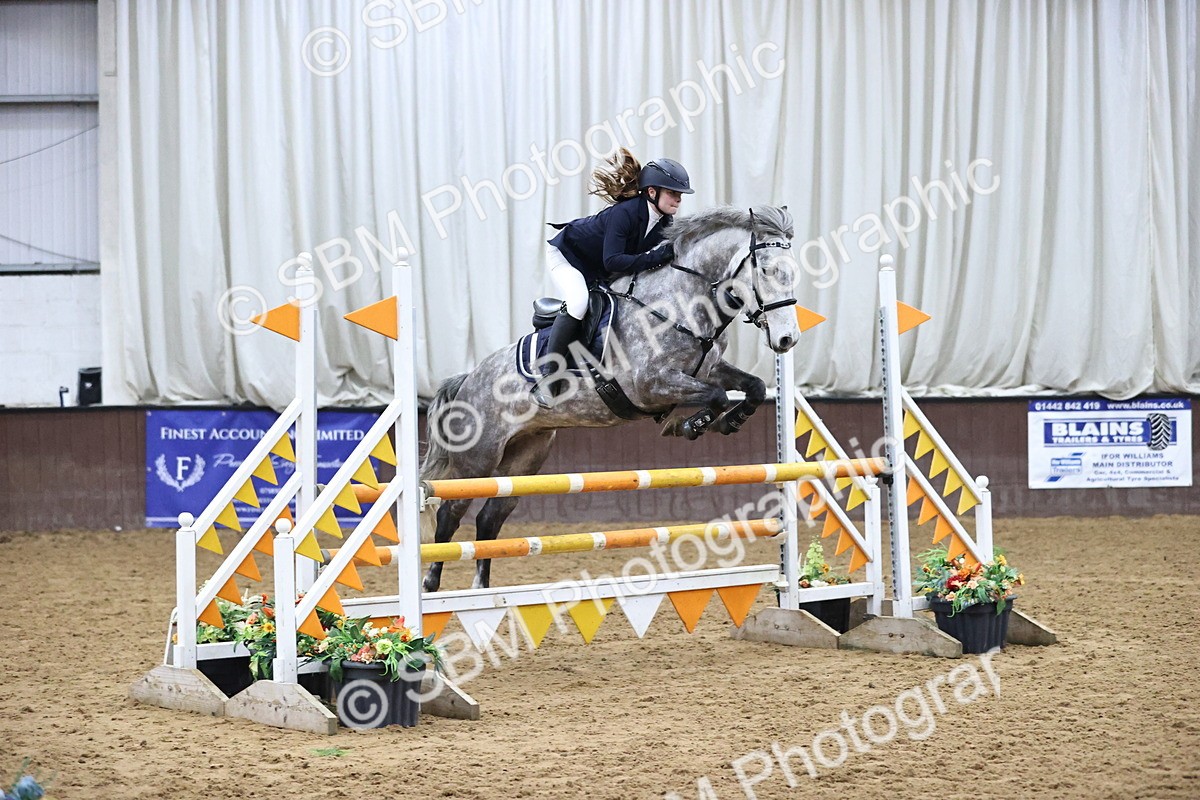 SBM_010339_Class 12 - Blue Chip Pony Newcomers- 1m Open both to Inc Th - Cart - Emma