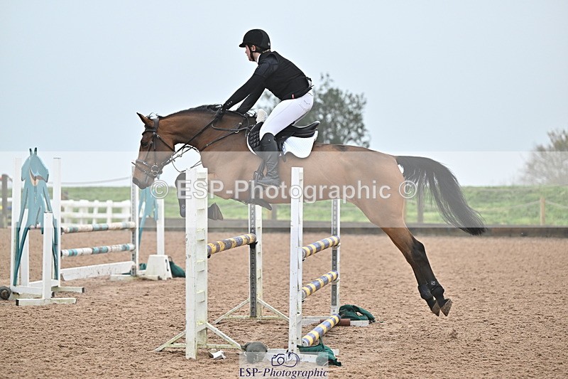 241103A-103505-06686 - SUN Cls 18 British Novice and 90cm Open