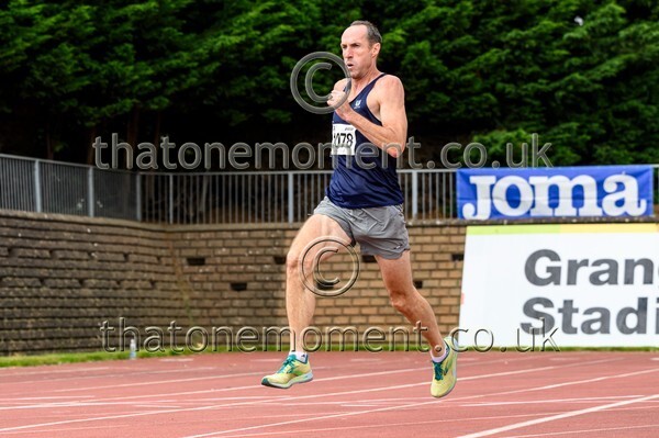 CEM26-914069 - Track Male Set Two