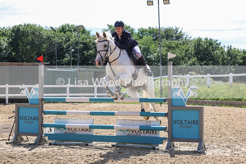 3E7A7464 - Class 8: Senior Newcomers/1.10m open
