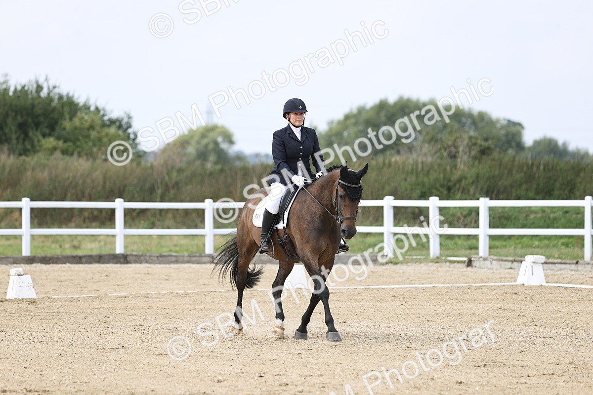 SBM_017469 - Class 14 - Novice 23 - 13.52-14.55