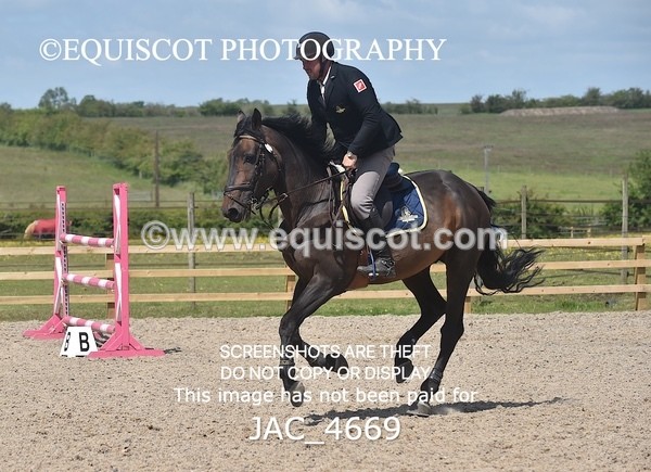 JAC_4669 - CLASS 7 Senior Foxhunter/ 1.20m Open