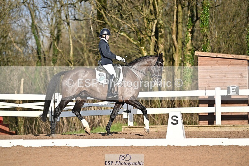 241214-110758-01304 - 144-Natasha.Rumble-Week.Orchard.Leo