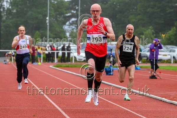 ComMast25-929386 - Track Male Set One