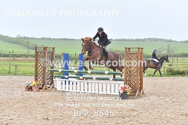 BPP_8645 - CLASS 24 SUN Senior BritiNovice/ 90cm Open