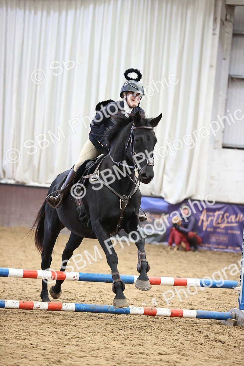 SBM_001464 - Class 3 - Horse & Hound 60cm