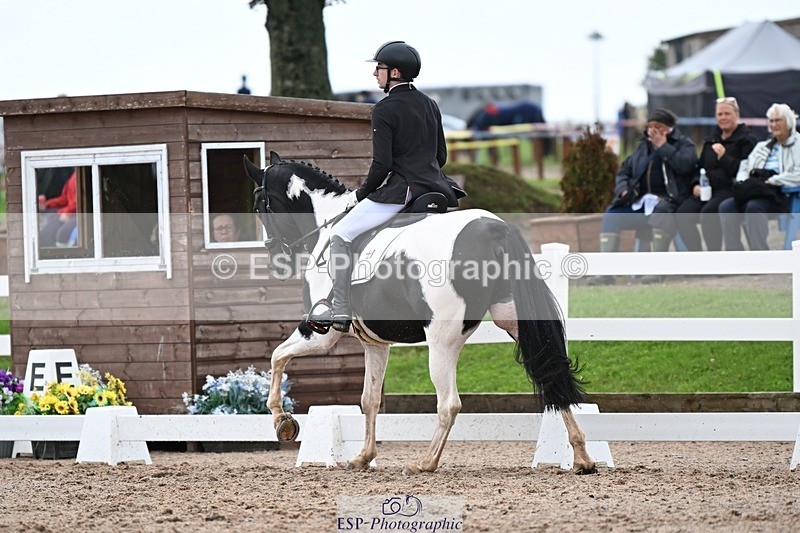 250907-120056-07335 - 020-Leo.De-ValentinoBarfields.Cosmopolitan