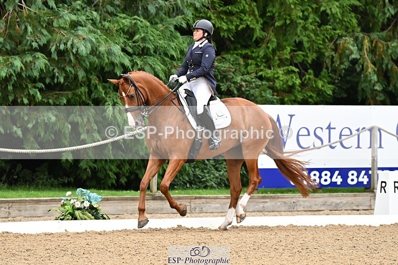 240811-103113-04760 - 156-Stacey.Escrig-Joie.De.Vivre