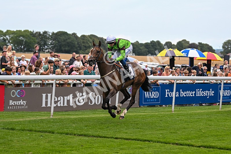 290725-Race 2-Queen Roslyn-9780