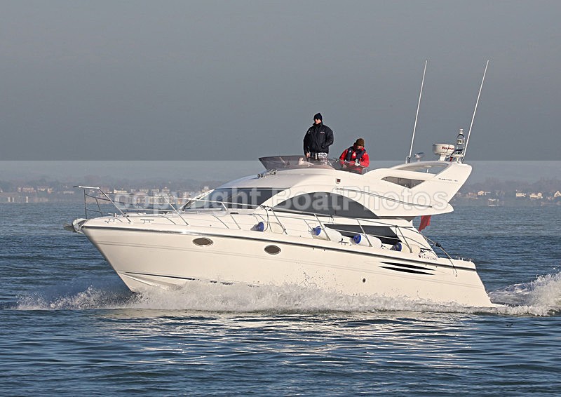 131116 FAIRLINE PHANTOM 40 WT7A2974 - Flybridge Cruisers