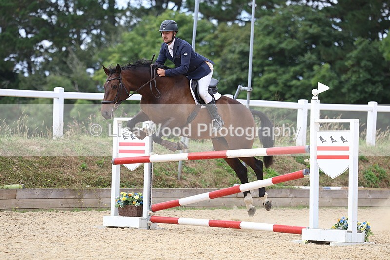 3E7A6359 - Class 8: Senior Newcomers/1.10m open