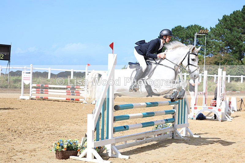3E7A9186 - Class 9: Senior British Novice/90cm open