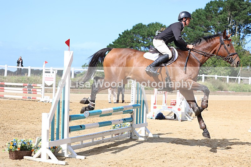 3E7A9299 - Class 9: Senior British Novice/90cm open