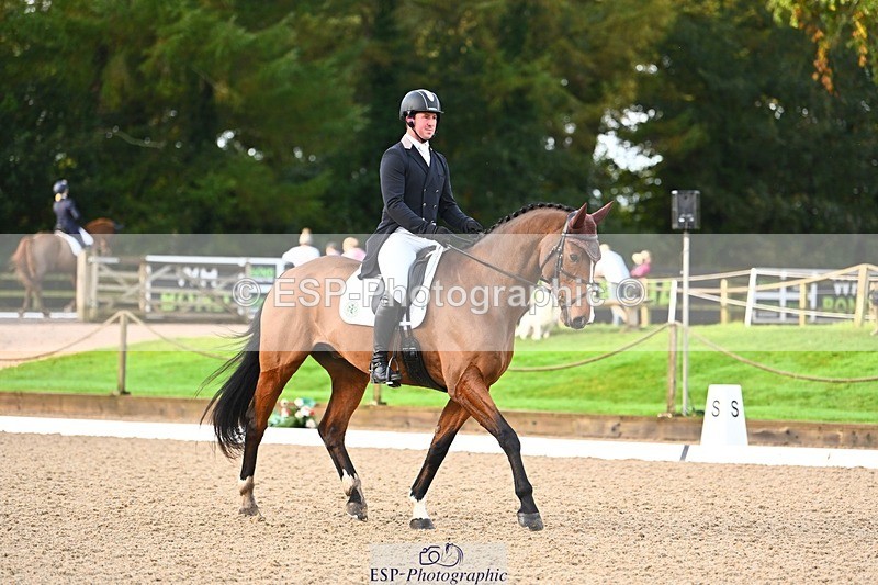 231021-085524-12703 - 321-MAN.ABOUT.TOWN.II-David.Doel-DR