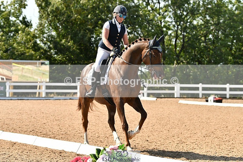 250817-154759-11334 - 214-Verity.PerryVogue