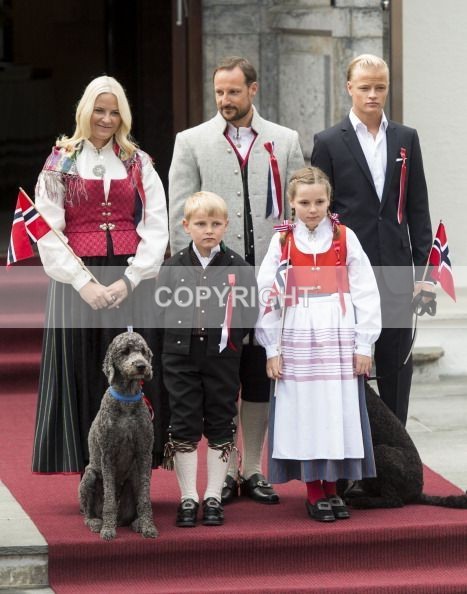 (N-36)  The Crown Prince & Family - Norwegian Royals