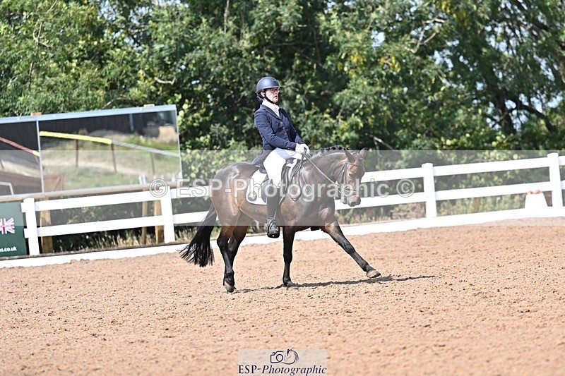 250816-122407-04003 - 090-Sarah.GoddardSaris.Fingers.Crossed