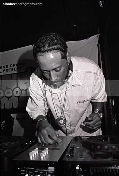 11 madlib - Friends-&-Family @ the-roadhouse 07.02.04