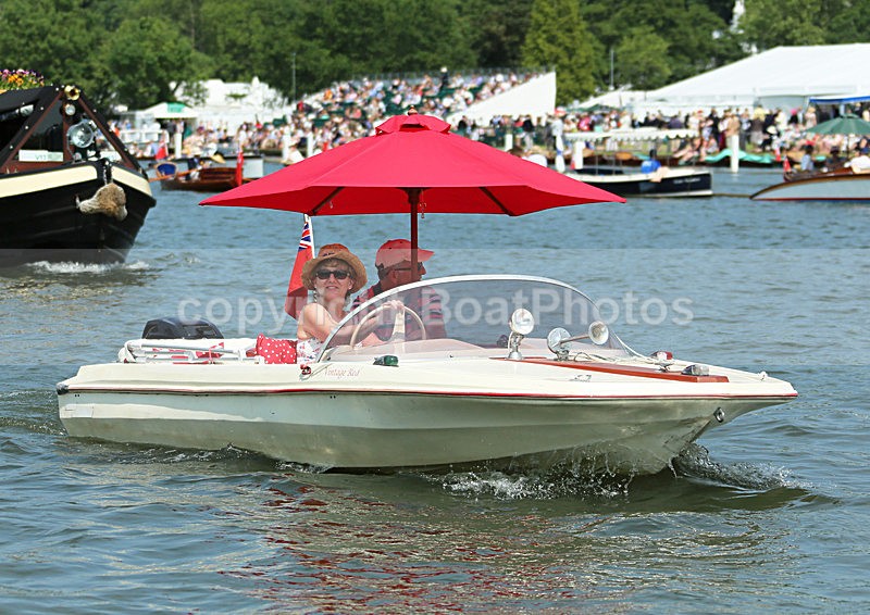 130705 VINTAGE RED WT7A9608 - HENLEY ROYAL REGATTA - Friday 5th July 2013