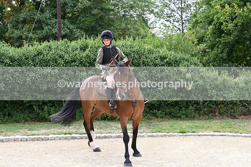 WJ6_3482 - Berks & Bucks - The Old farmhouse - Hound Exercise 20-08-25