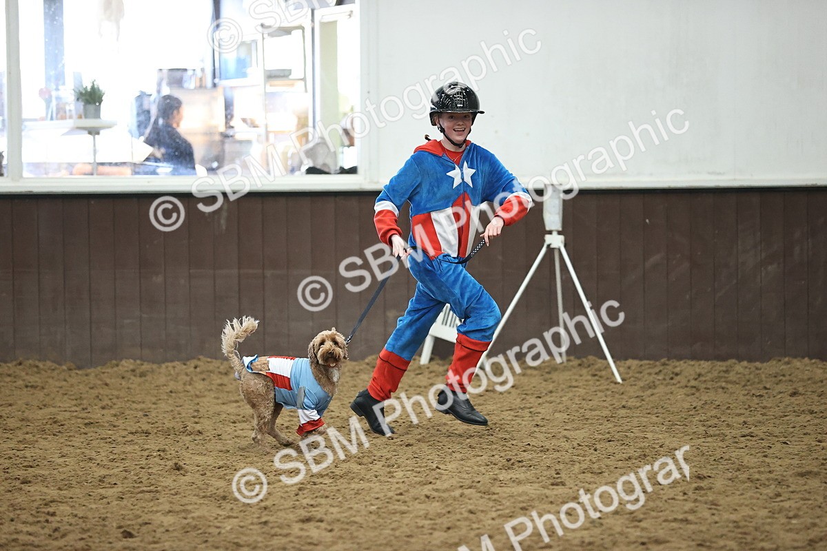 SBM_001617 - Class 3 - Horse & Hound 60cm