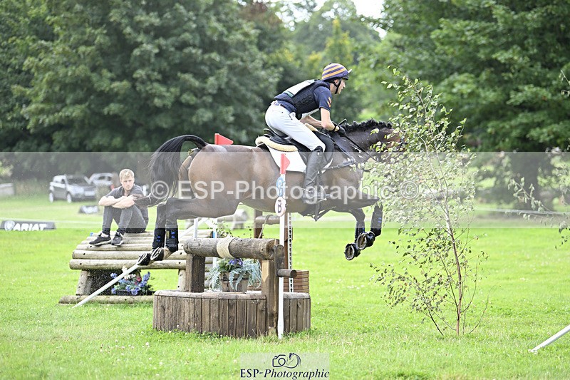 240804-105344-10695 - 359-Max_Forster-HOLD_ON_MY_HEART