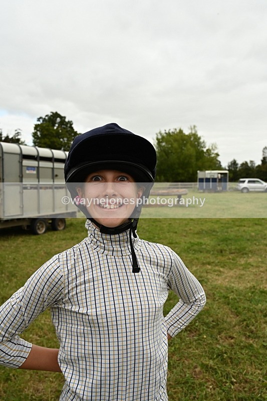 WJ6_2957 - Berks & Bucks - The Old farmhouse - Hound Exercise 20-08-25