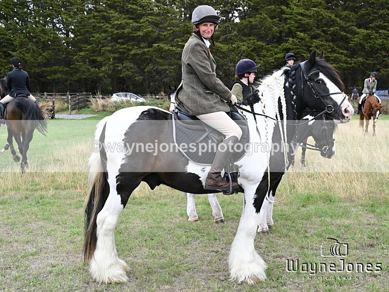 WJ7_0725 - Berks & Bucks Hound Exercise Blewbury 13-09-26