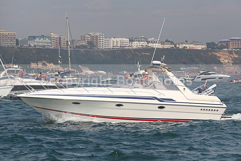 150822 PZAZZ - SUNSEEKER MARTINIQUE WT7A1063 - BOURNEMOUTH AIR SHOW -SATURDAY 22nd AUGUST 2015