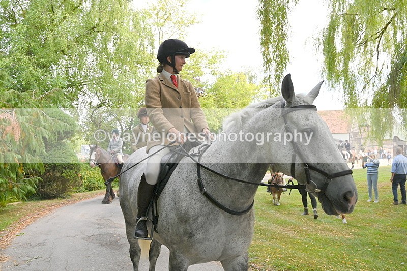 WJ6_3998 - Berks & Bucks - The Old farmhouse - Hound Exercise 20-08-25
