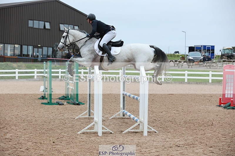 241101A-160840-03251 - FRI Cls 8 National 1.30m