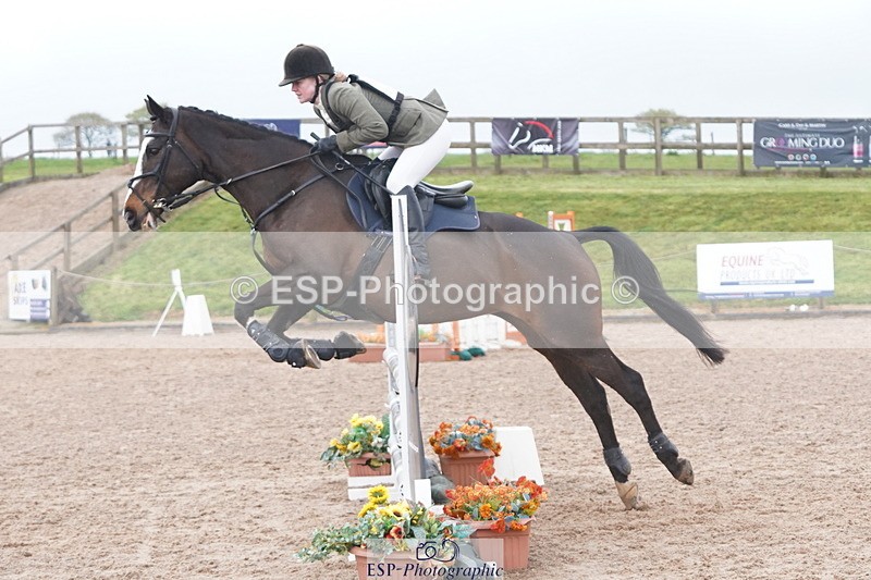 250419-112152-09357 - 460-Gemma.Wells-COMBE.BREEZE