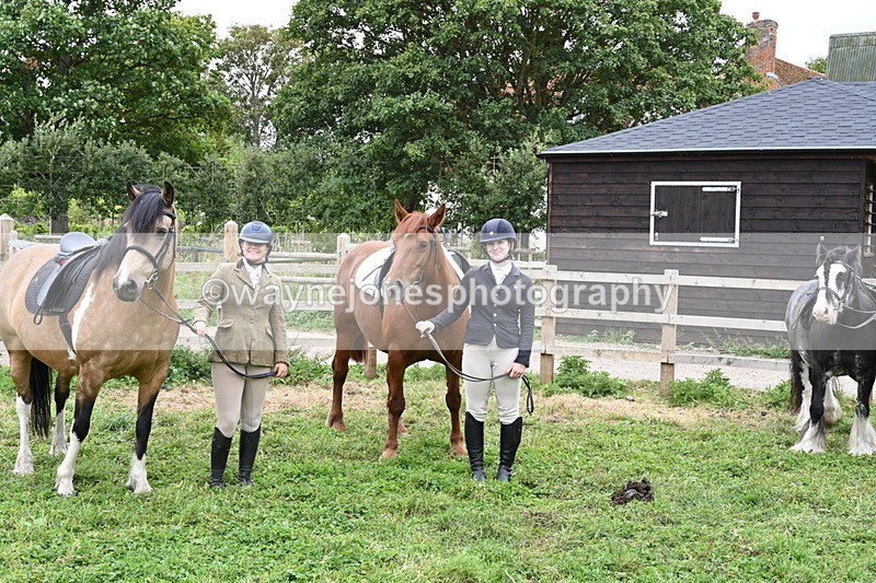 WJ6_2900 - Berks & Bucks - The Old farmhouse - Hound Exercise 20-08-25